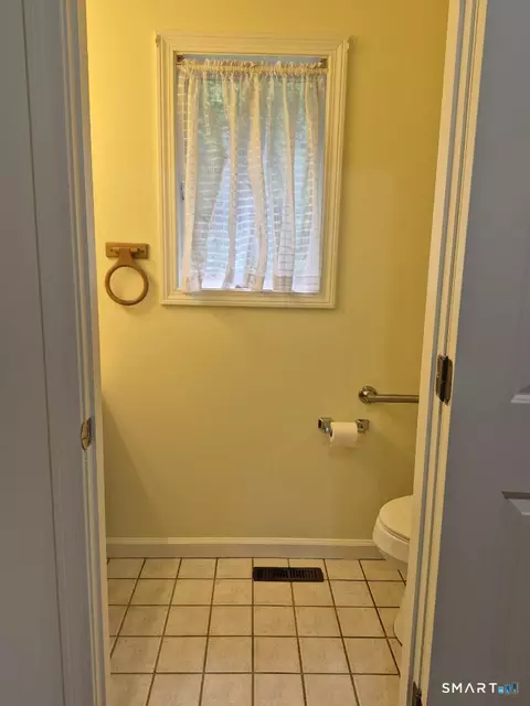Bath - 604 Whetstone Mls #604, Killingly, CT 06241 photo 2 of 4