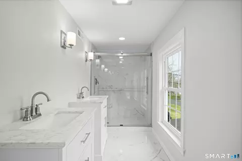 Bath - 39 Marbern Dr, Suffield, CT 06078 photo 2 of 5