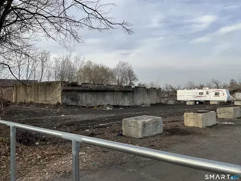 18 Helm St, West Haven, CT 06516