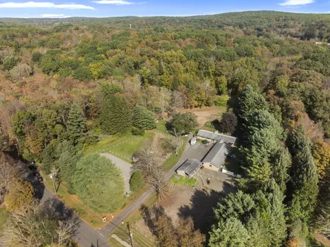 92 Minortown Rd, Woodbury, CT 06798