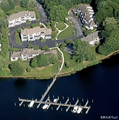 22 Whitehall Lndg #22, Mystic, CT 06355