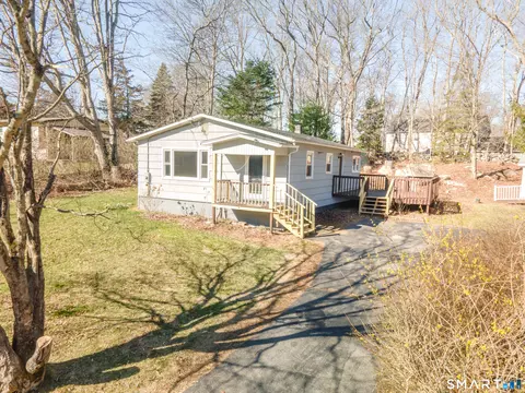 9 Stone Ct, Gales Ferry, CT 06335