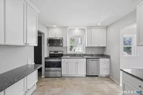 Kitchen - 9 Stone Ct, Gales Ferry, CT 06335 photo 4 of 4