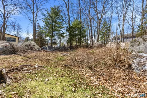 Exterior - 9 Stone Ct, Gales Ferry, CT 06335 photo 3 of 9