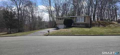 34 Country Club Dr, Ledyard, CT 06339