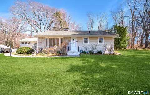 16 Featherbed Ln, Branford, CT 06405