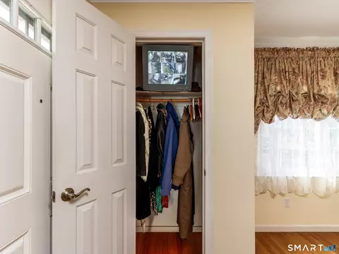 Entry Way - 30 Lucy St, Hamden, CT 06514 photo 2 of 2