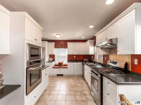 Kitchen - 30 Lucy St, Hamden, CT 06514 photo 2 of 6