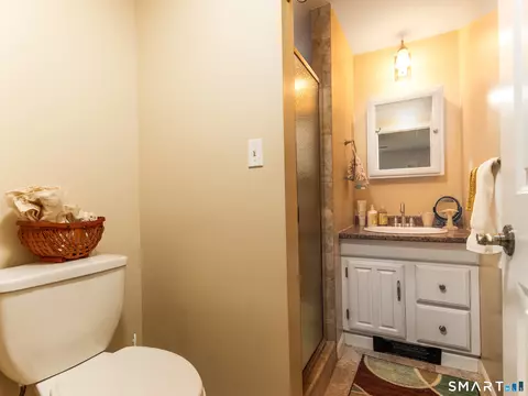 Bath - 30 Lucy St, Hamden, CT 06514 photo 3 of 5