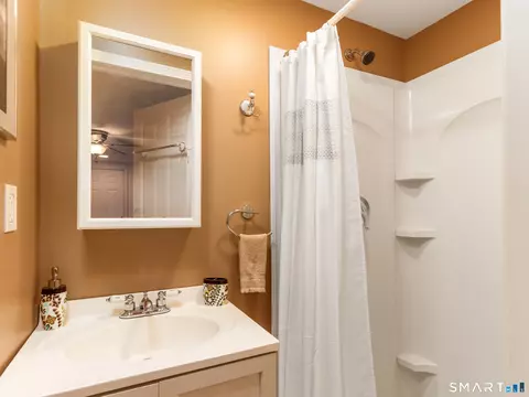Bath - 30 Lucy St, Hamden, CT 06514 photo 5 of 5