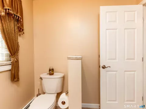 Bath - 30 Lucy St, Hamden, CT 06514 photo 2 of 5