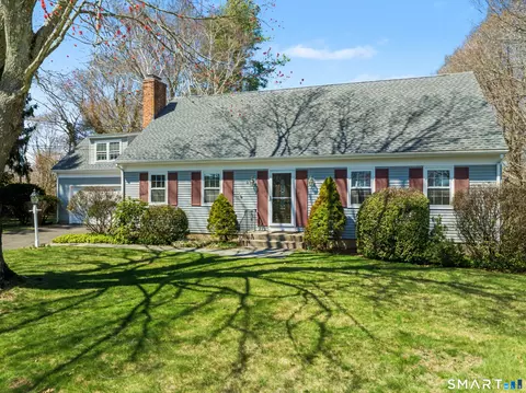 9 Sparrow Bush Ln, Guilford, CT 06437