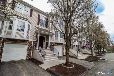 602 Larson Dr #602, Danbury, CT 06810