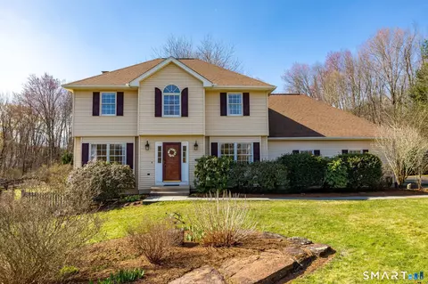 10 Eastfield Farms Dr, East Granby, CT 06026