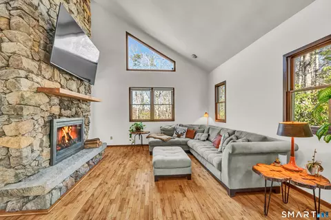 11 Spruce Mountain Trl, Danbury, CT 06810