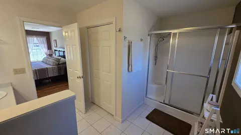 Bath - 32 Wright Rd, Killingly, CT 06239 photo 3 of 6
