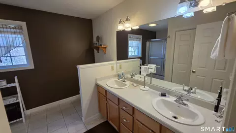 Bath - 32 Wright Rd, Killingly, CT 06239 photo 2 of 6