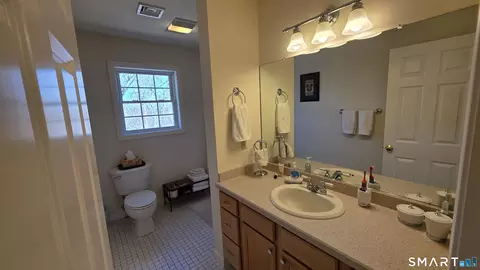 Bath - 32 Wright Rd, Killingly, CT 06239 photo 5 of 6