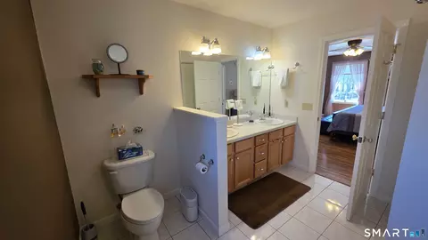 Bath - 32 Wright Rd, Killingly, CT 06239 photo 4 of 6