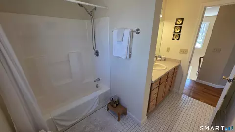 Bath - 32 Wright Rd, Killingly, CT 06239 photo 6 of 6