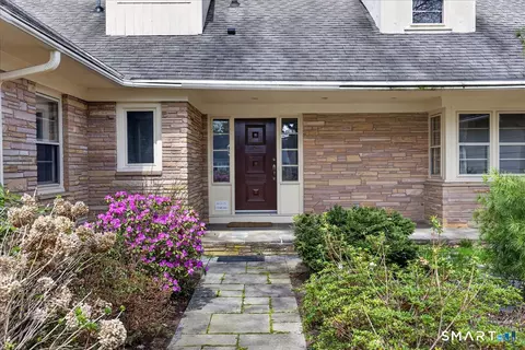 56 Mulberry Hl, Hamden, CT 06517