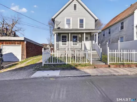 12 Clover Ct, New London, CT 06320