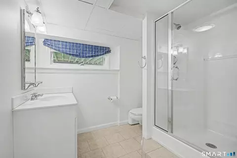 Bath - 7 Caleb Ct, Guilford, CT 06437 photo 5 of 5