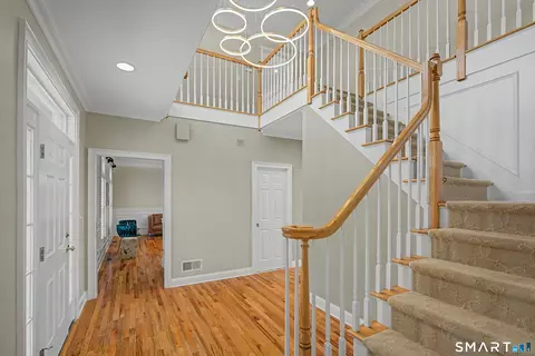 Entry Way - 7 Caleb Ct, Guilford, CT 06437 photo 2 of 6