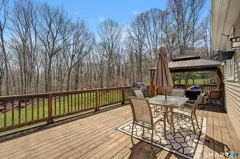 Exterior - 7 Caleb Ct, Guilford, CT 06437 photo 2 of 5