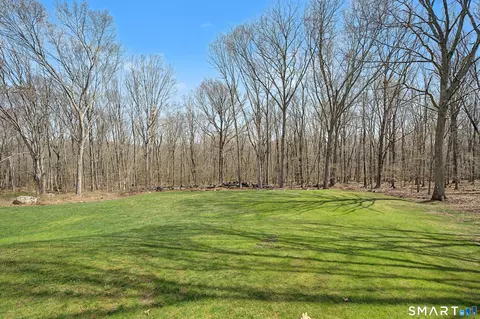 Exterior - 7 Caleb Ct, Guilford, CT 06437 photo 4 of 5