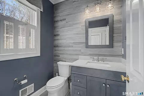 Bath - 7 Caleb Ct, Guilford, CT 06437 photo 1 of 5