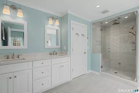 Bath - 7 Caleb Ct, Guilford, CT 06437 photo 2 of 5