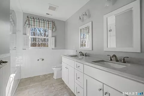 Bath - 7 Caleb Ct, Guilford, CT 06437 photo 4 of 5