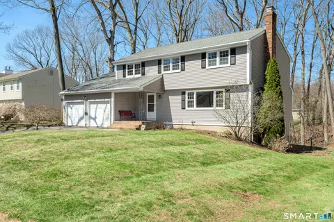 77 Deerfield Dr, Glastonbury, CT 06033