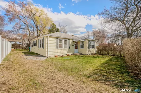 8 Biscayne Blvd, Old Lyme, CT 06371