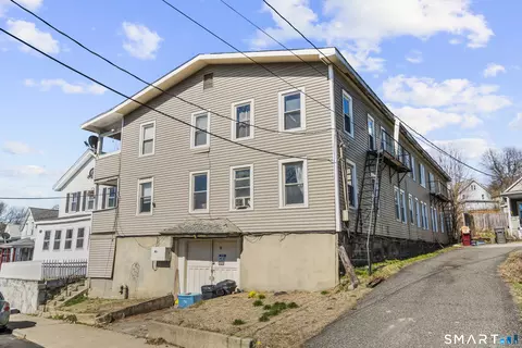 32 Greenwood St, Naugatuck, CT 06770