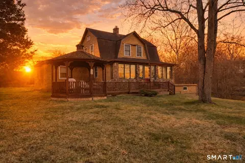 241 Niantic River Rd, Waterford, CT 06385
