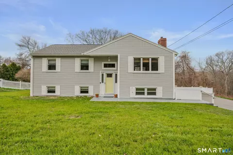 541 Groton Long Point Rd, Groton, CT 06340