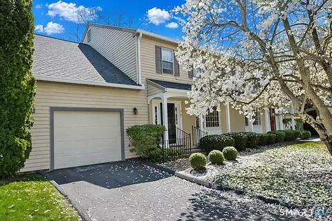 15 Cambridge Dr #15, Madison, CT 06443