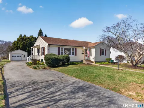 6 Cedar St, Waterford, CT 06385
