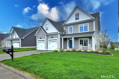 7 Luisa Ct, Branford, CT 06405