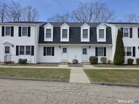 18 Colonial Vlg #18, Shelton, CT 06484