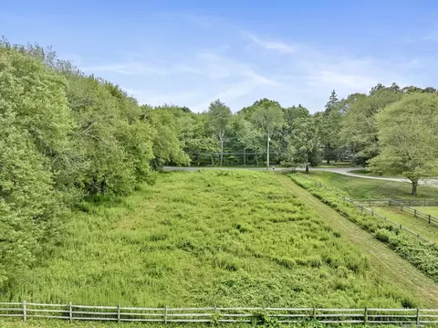 22 Brett Rd, Fairfield, CT 06824