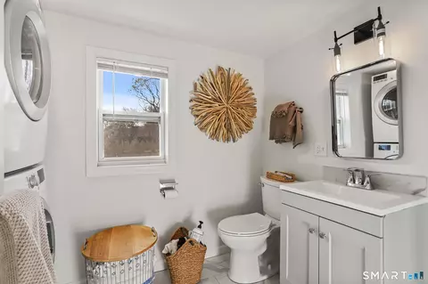 Bath - 53 Maple St, Darien, CT 06820 photo 2 of 3