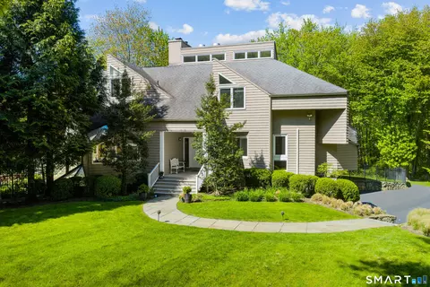2 Sleepy Hollow Rd, New Canaan, CT 06840