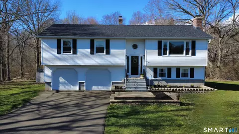 8 Cynthia Ct, Branford, CT 06405
