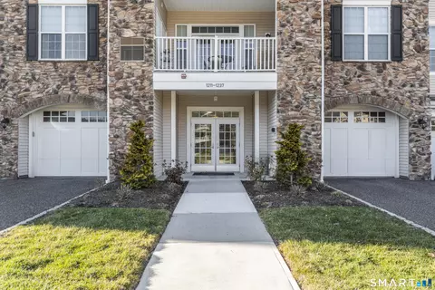 1211 Brookside Ct #1211, Newtown, CT 06470
