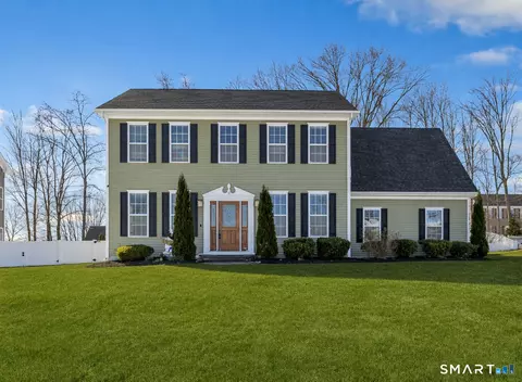 9 Fox Run Ln, Seymour, CT 06483