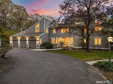 28 Strawberry Ln, Shelton, CT 06484