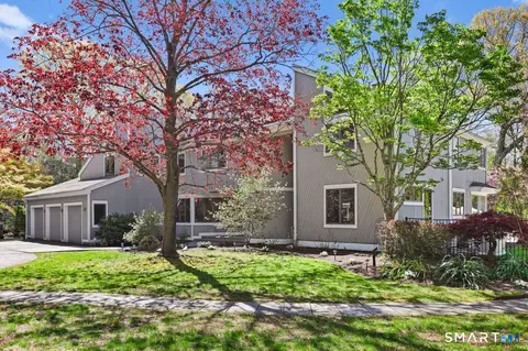 28 Strawberry Ln, Shelton, CT 06484